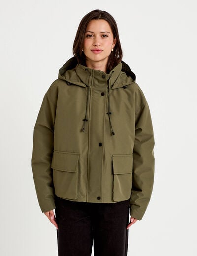 Veste courte bas resserr&eacute; &agrave; capuche vert kaki femme