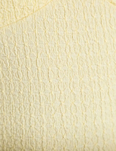 Top cintr&eacute; sans manches avec relief jaune pastel femme