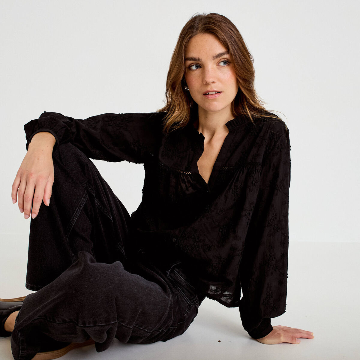 Blouse droite col rond manches longues noir femme