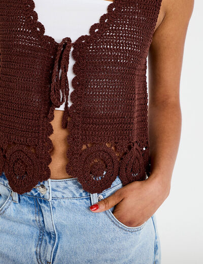 Gilet ajust&eacute; court sans manches col v marron fonc&eacute; femme