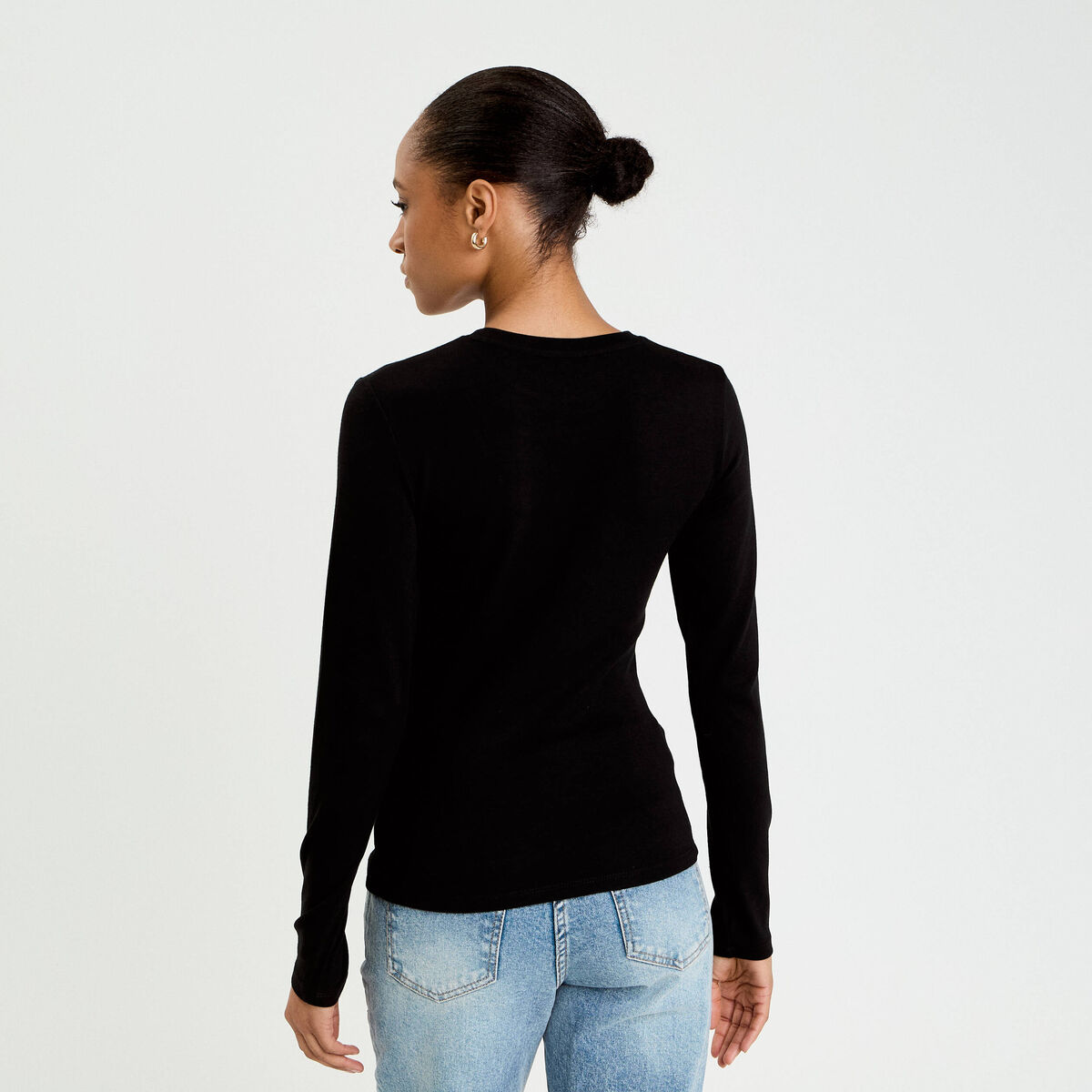 T-shirt cintr&eacute; col rond manches longues noir femme