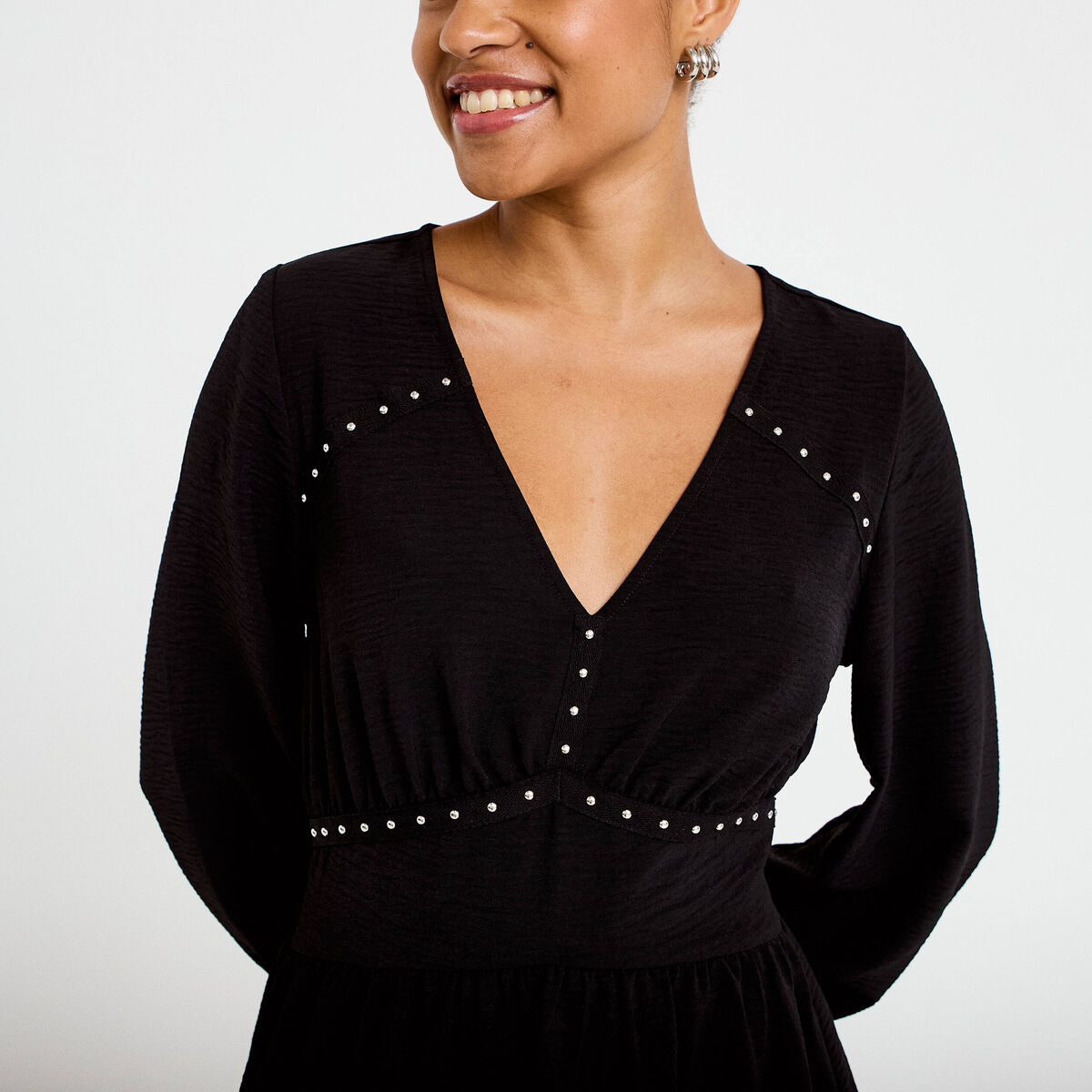 Robe &eacute;vas&eacute;e col v manches longues noir femme