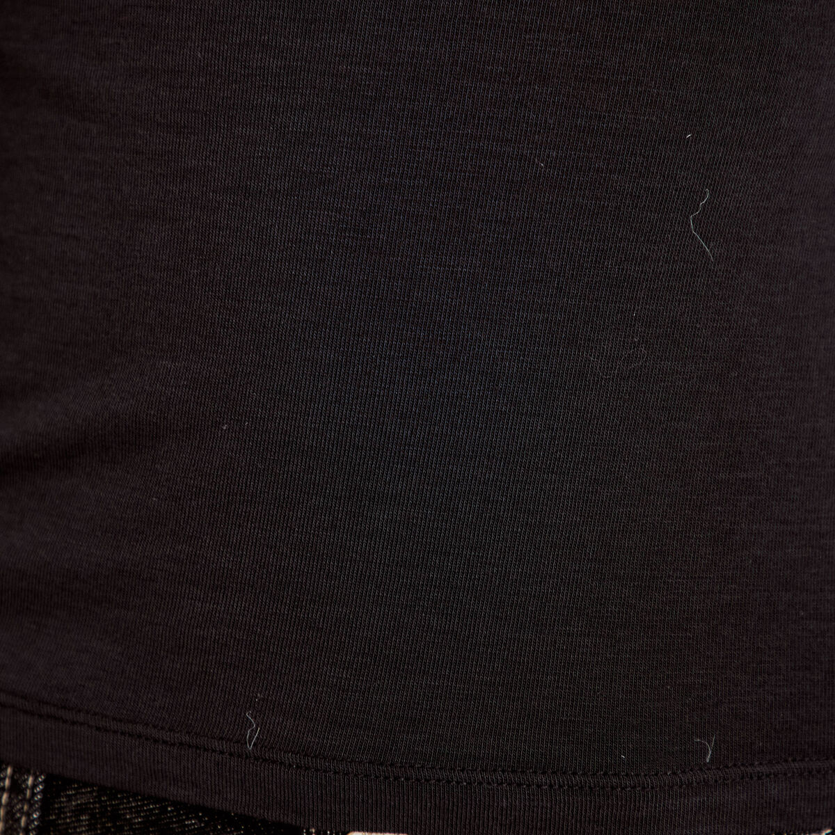 T-shirt ajust&eacute; col roul&eacute; dentelle noir femme