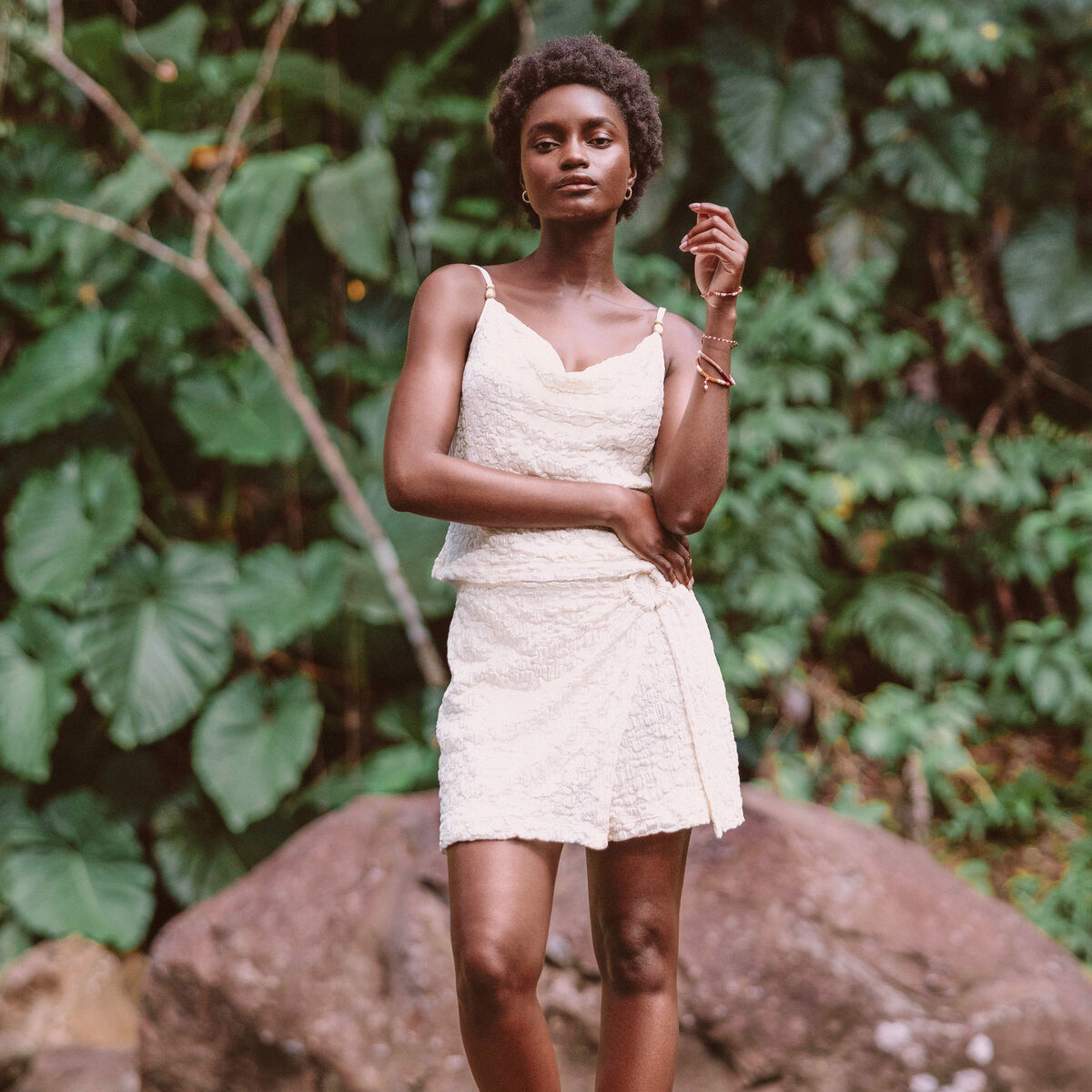 Jupe-short &eacute;vas&eacute;e en maille ecru femme
