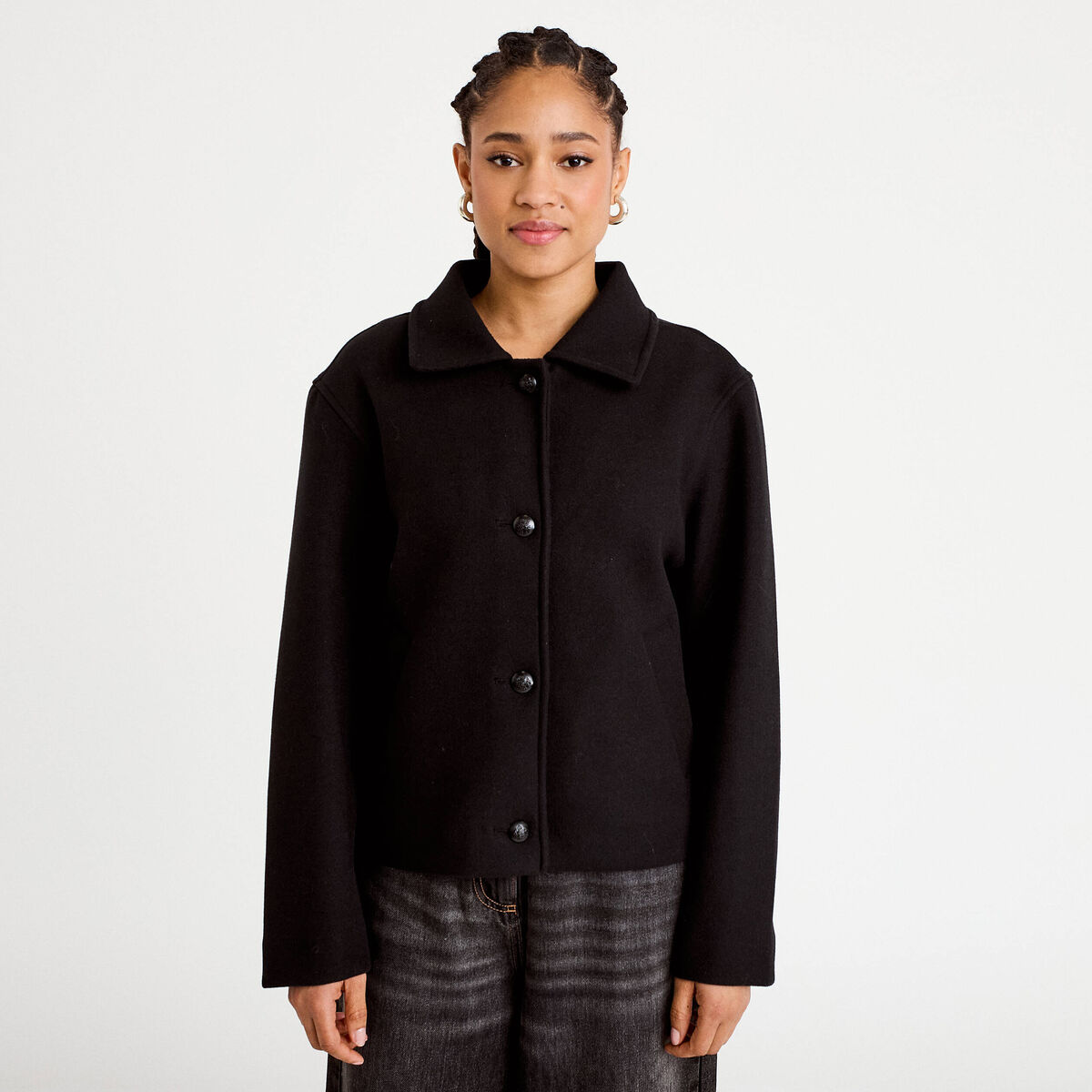 Veste droite courte col classique noir femme