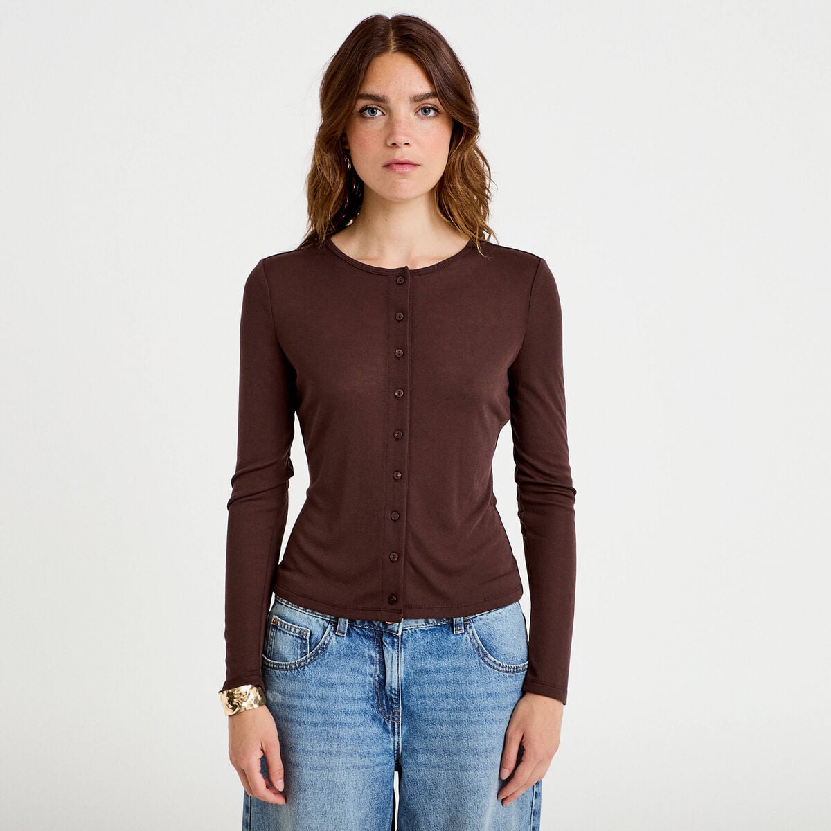 Gilet ajust&eacute; col rond manches longues marron fonc&eacute; femme