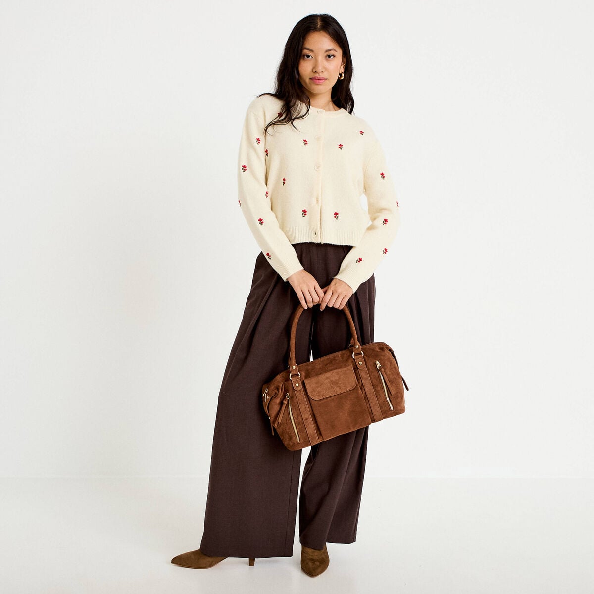 Gilet manches longues broderies col rond beige femme
