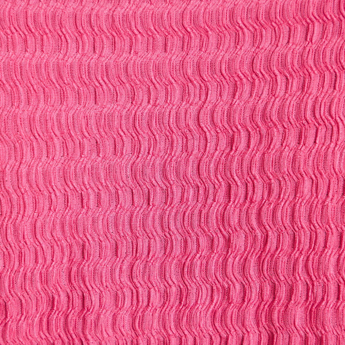 Blouse pliss&eacute;e col v manches courtes rose fushia femme