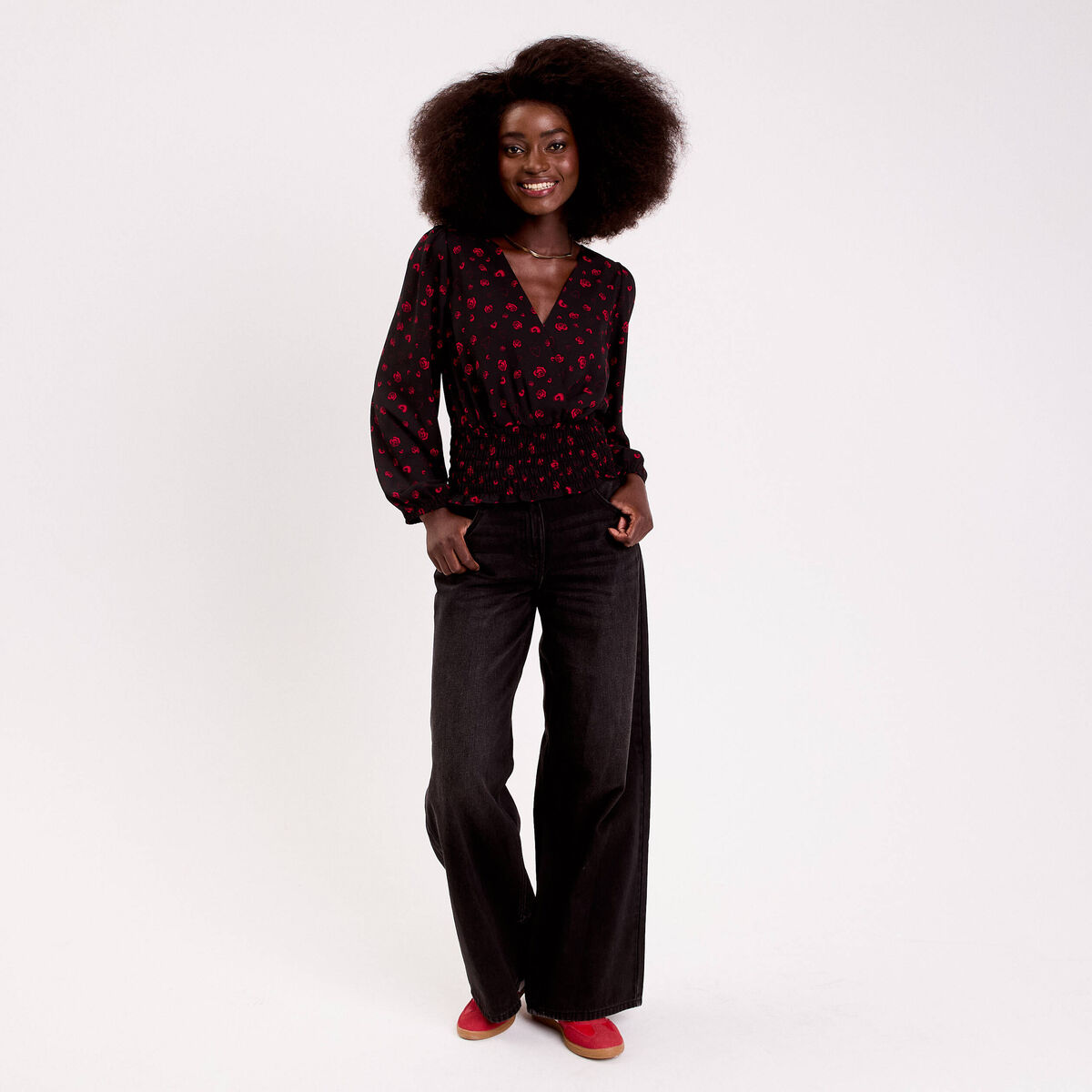 Blouse courte taille smock&eacute;e noir femme