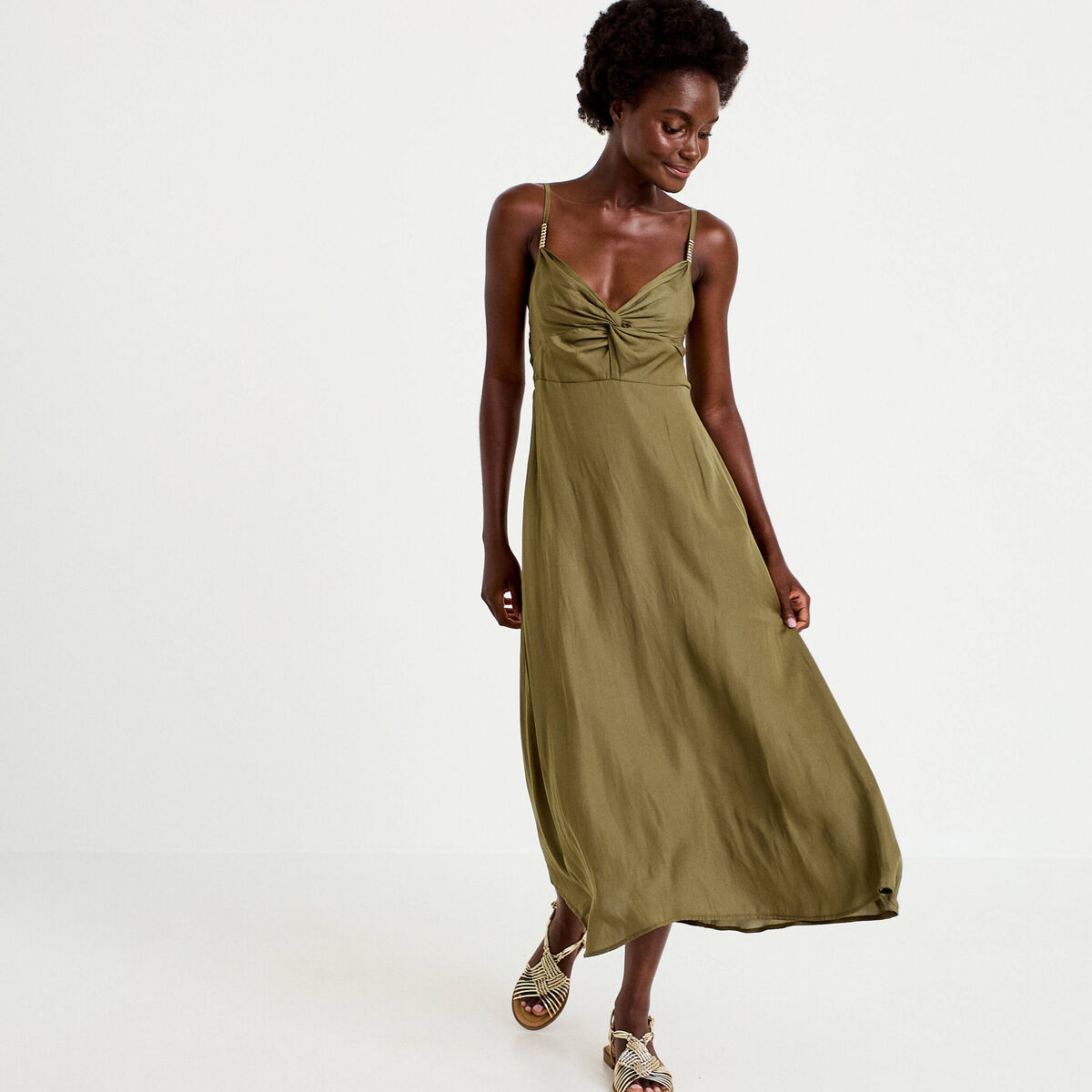 Robe longue &eacute;vas&eacute;e col v satin&eacute;e vert kaki femme