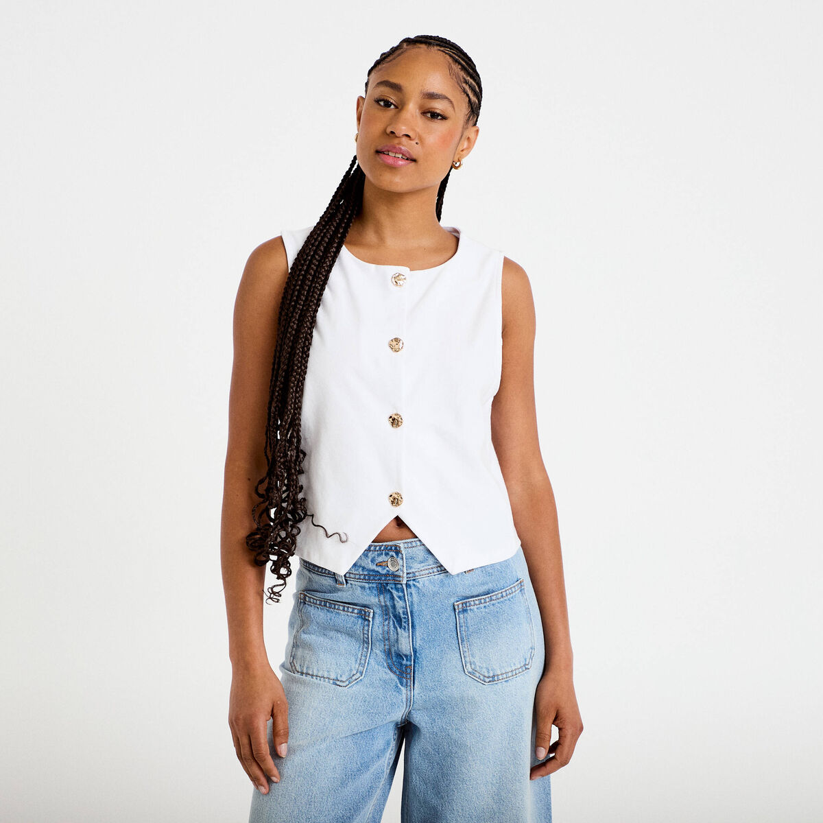 Gilet jean cintr&eacute; cropped sans manches blanc femme