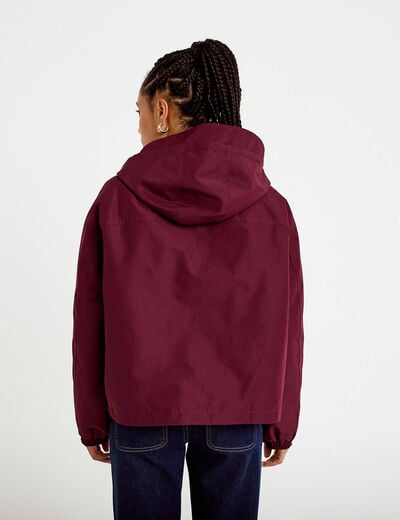 Veste courte bas resserr&eacute; &agrave; capuche bordeaux femme