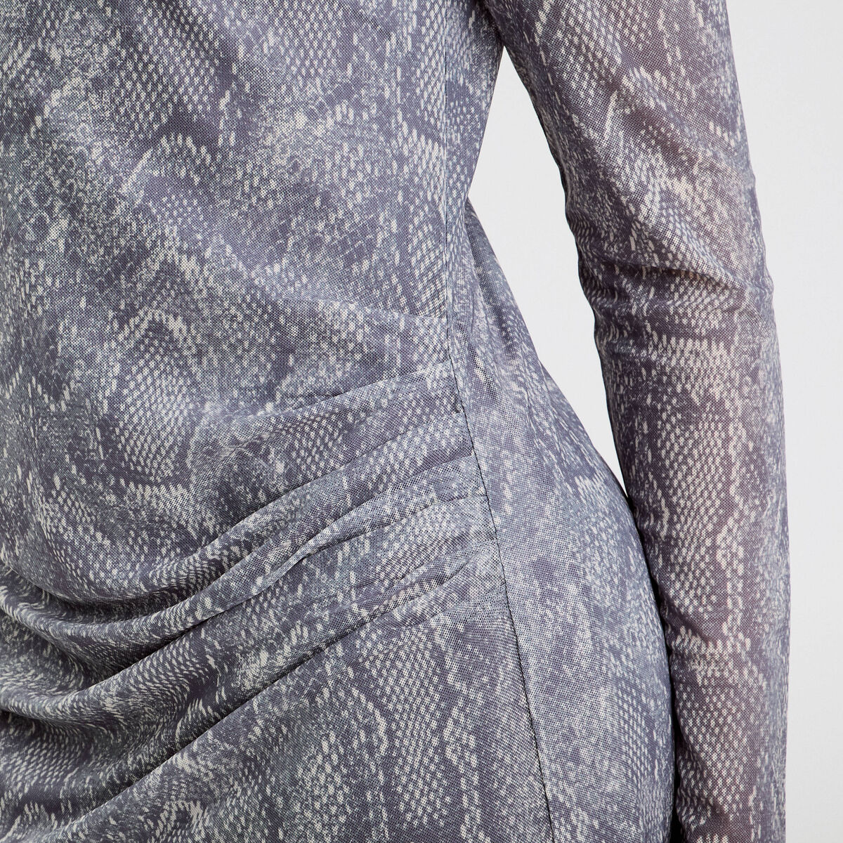 Robe longue ajust&eacute;e fronces bleu gris femme