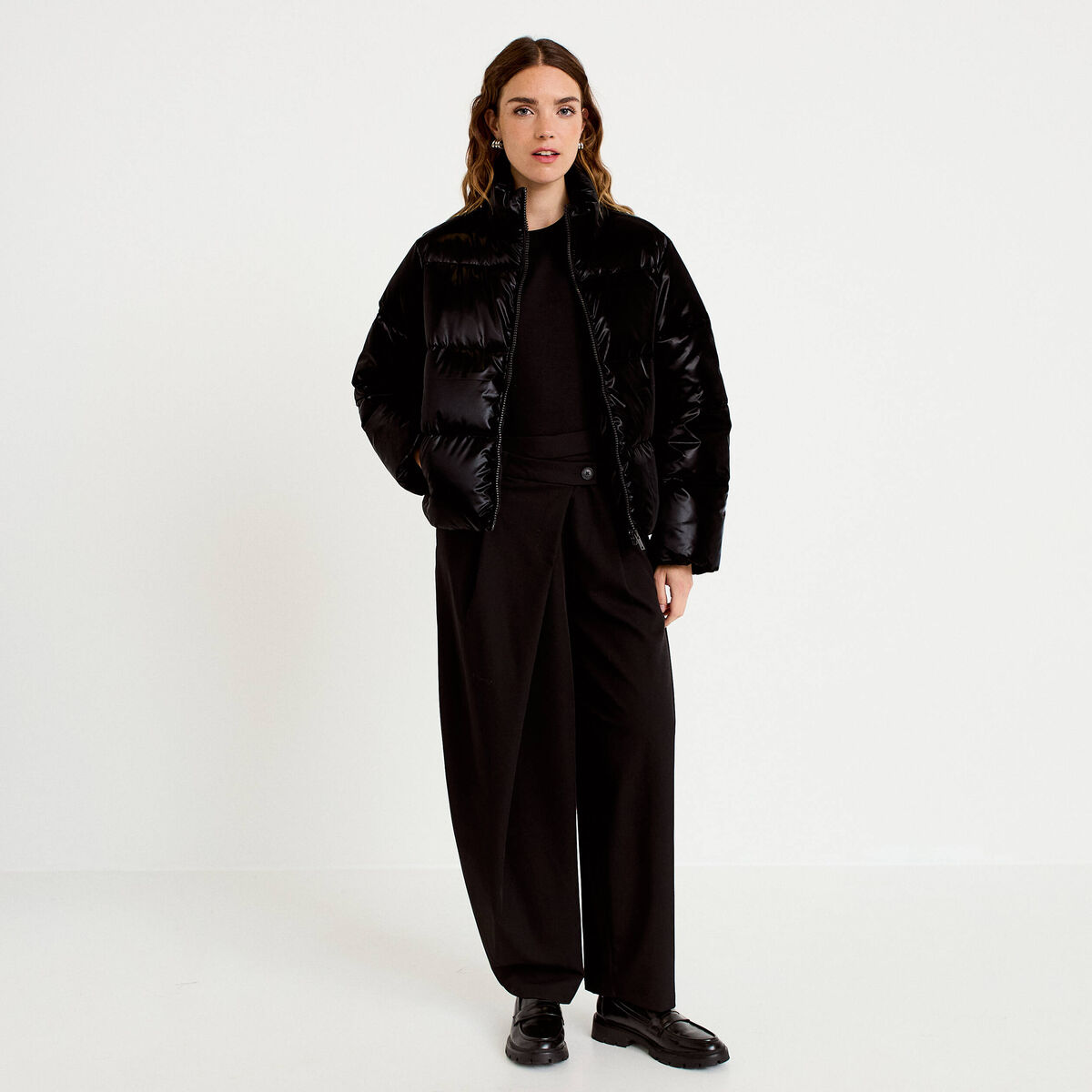 Doudoune cropped col montant brillante noir femme