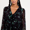 Robe courte &eacute;vas&eacute;e col V manches longues noir femme