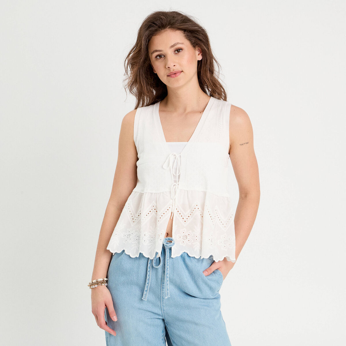 Gilet avec broderie anglaise blanc femme
