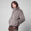Manteau droit court fausse fourrure bleu gris
