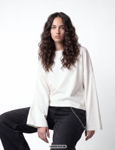 T-shirt cropped bas resserr&eacute; ecru
