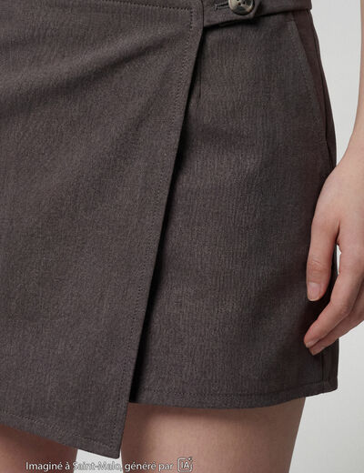 Jupe-short taille haute avec ceinture gris fonc&eacute;