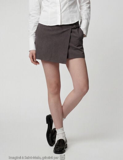 Jupe-short taille haute avec ceinture gris fonc&eacute;