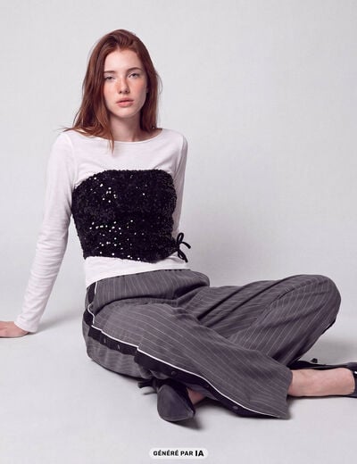 Top ajust&eacute; cropped &agrave; sequins noir