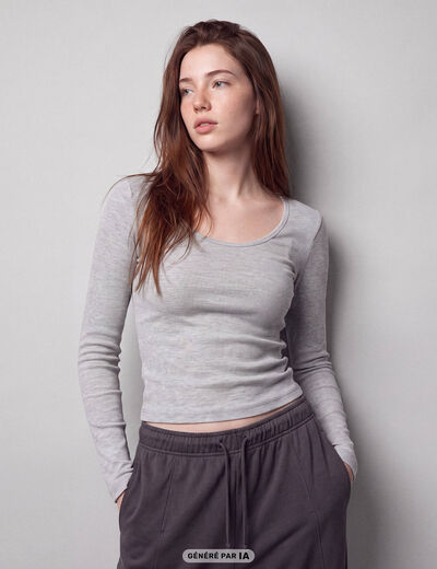 T-shirt ajust&eacute; col rond manches longues gris clair