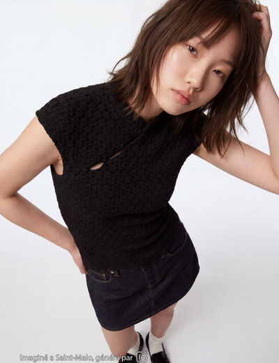 Top ajust&eacute; col mao manches courtes noir ado