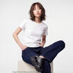 T-shirt ajust&eacute; col rond manches courtes blanc