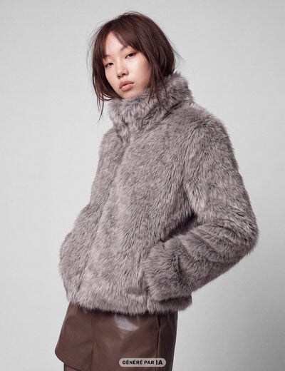 Manteau droit court fausse fourrure bleu gris