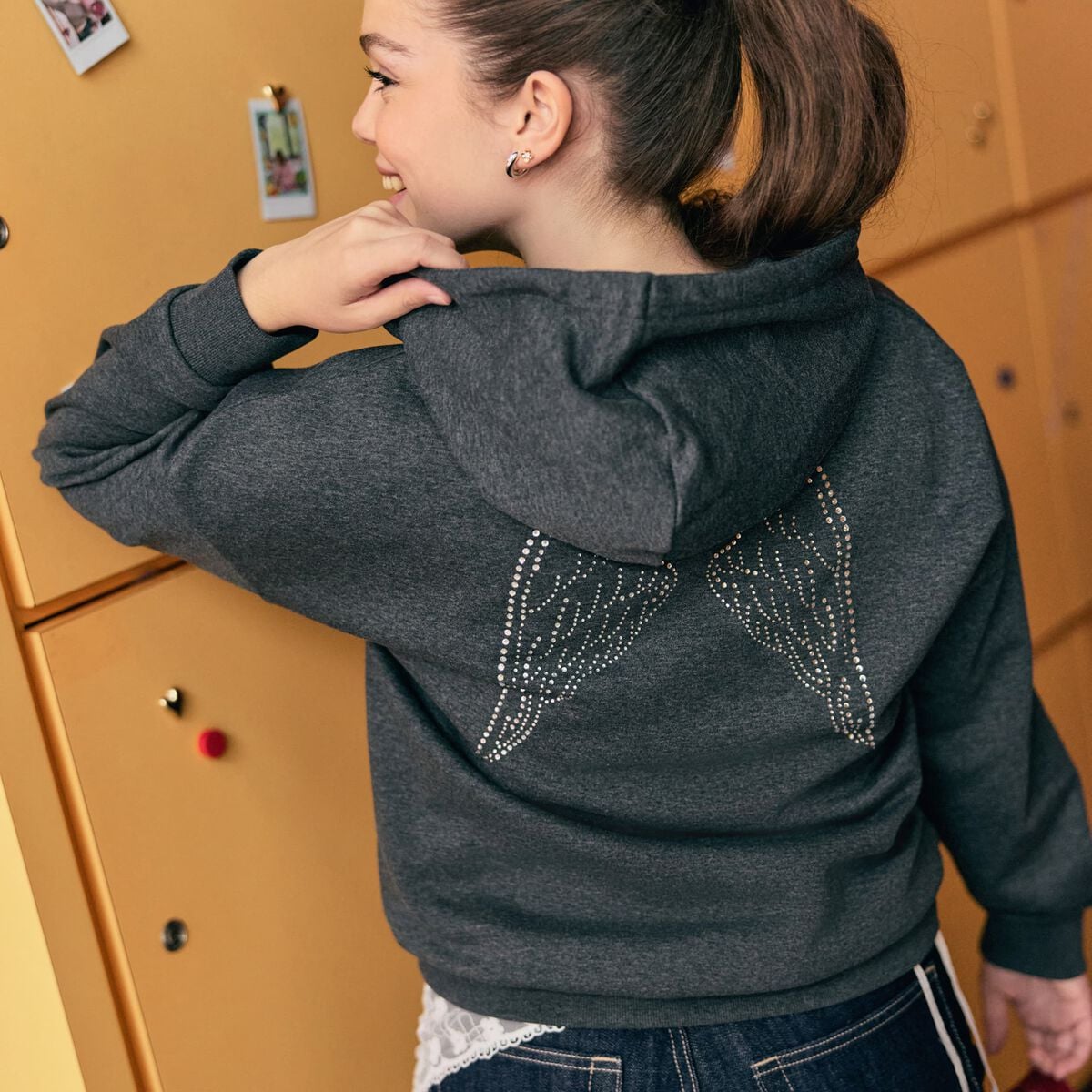 Sweat &agrave; capuche manches longues gris