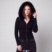 Gilet cintr&eacute; fausse fourrure &agrave; capuche noir