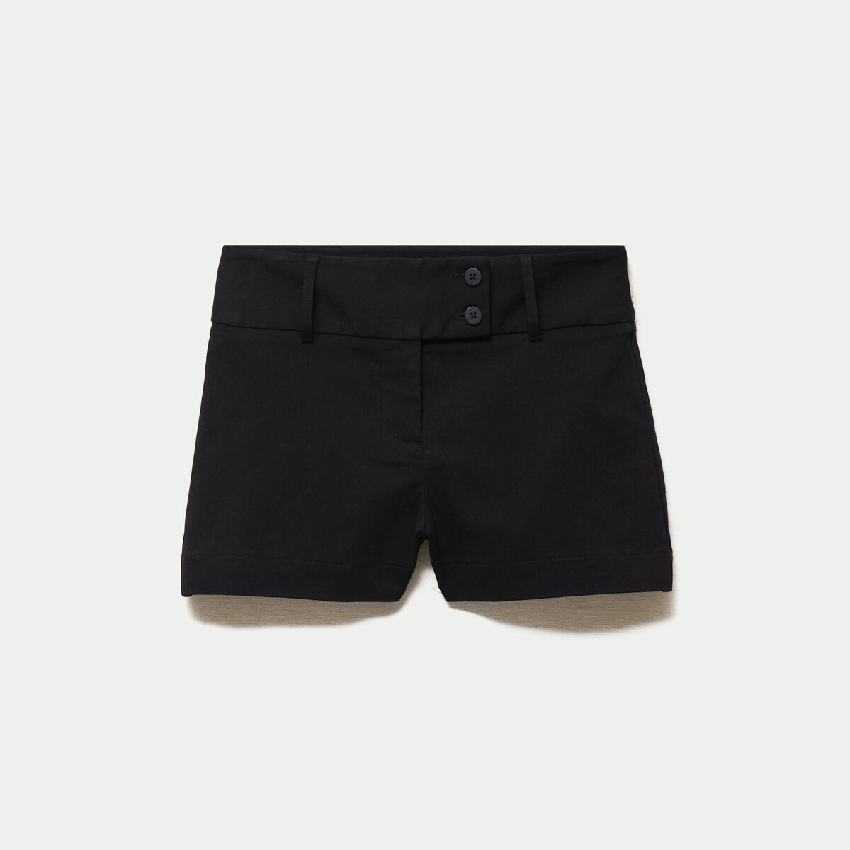 Short slim cigarette noir