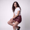 Jupe-short en similicuir bordeaux