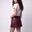 Jupe-short en similicuir bordeaux