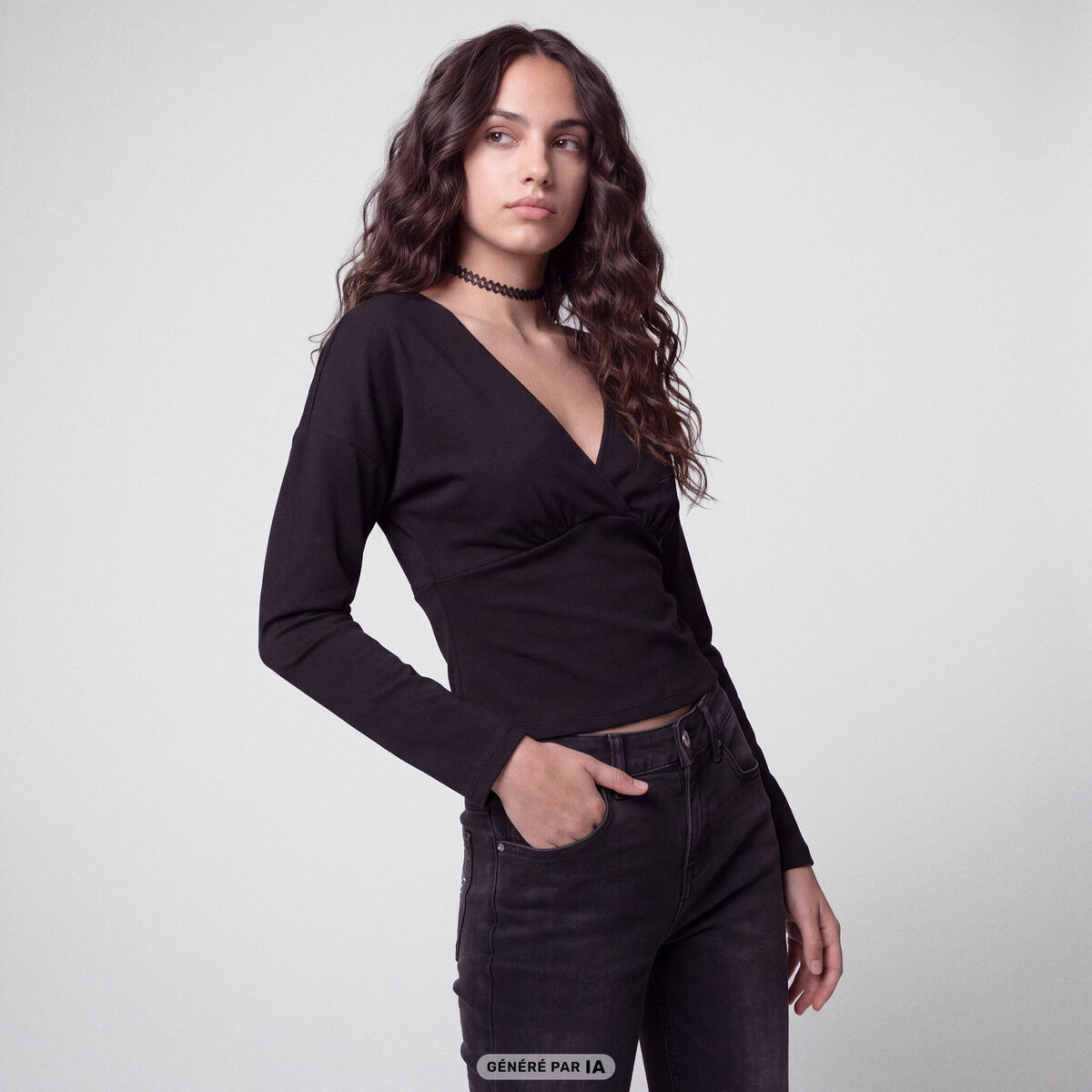 Top ajust&eacute; court manches longues noir