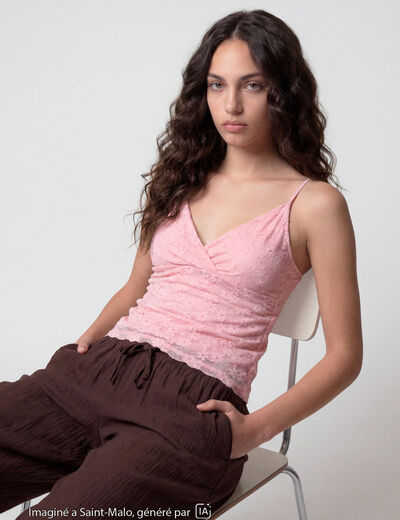 Top ajust&eacute; d&eacute;collet&eacute; sans manches rose ado