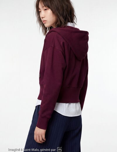 Sweat ajust&eacute; cropped &agrave; capuche bordeaux