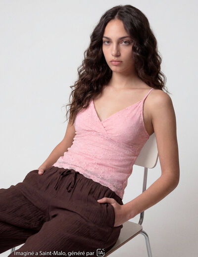 Top ajust&eacute; d&eacute;collet&eacute; sans manches rose