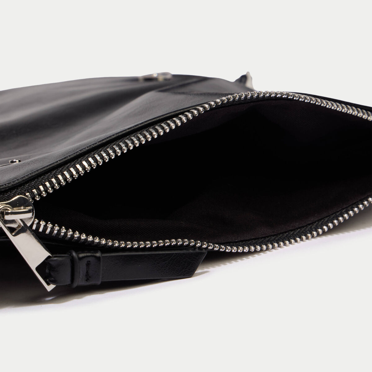 Sac avec cha&icirc;ne noir ado