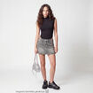 Jupe ajust&eacute;e courte en jean denim gris