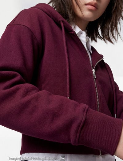 Sweat ajust&eacute; cropped &agrave; capuche bordeaux