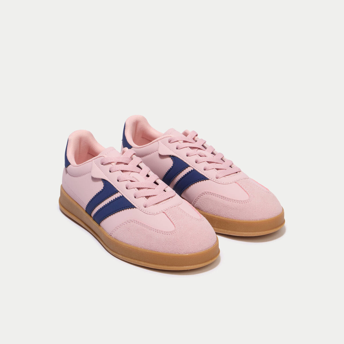 Baskets aspect daim rose ado