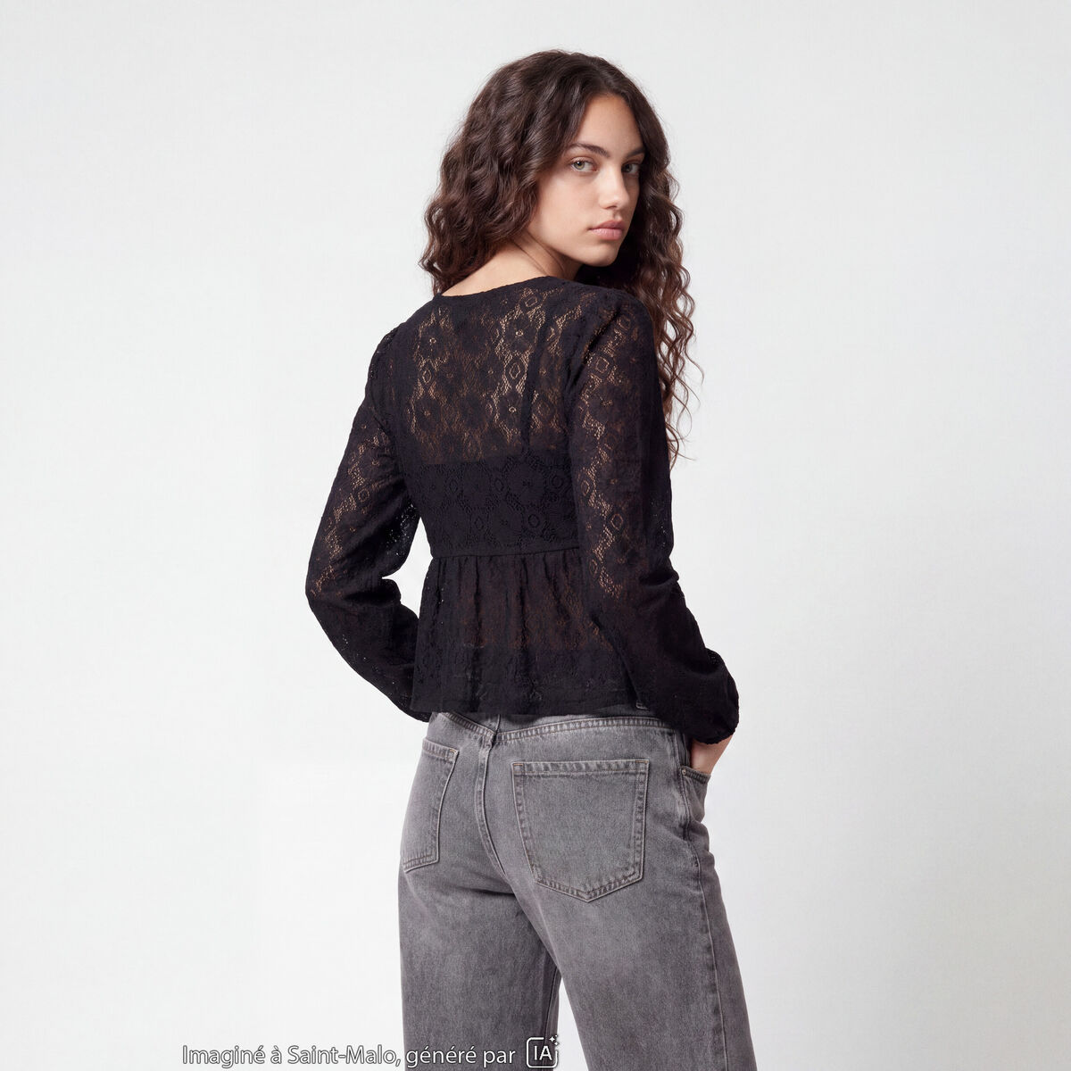 Chemise cintr&eacute;e dentelle col en V noir