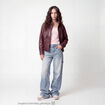 T-shirt ajust&eacute; d&eacute;collet&eacute; manches longues rose clair
