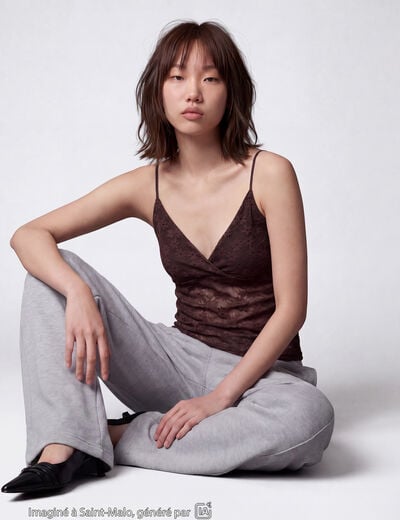 Top ajust&eacute; d&eacute;collet&eacute; sans manches marron fonc&eacute;