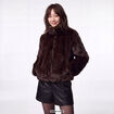 Manteau droit court fausse fourrure marron fonc&eacute;