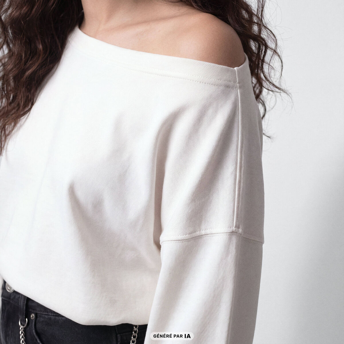 T-shirt cropped bas resserr&eacute; ecru