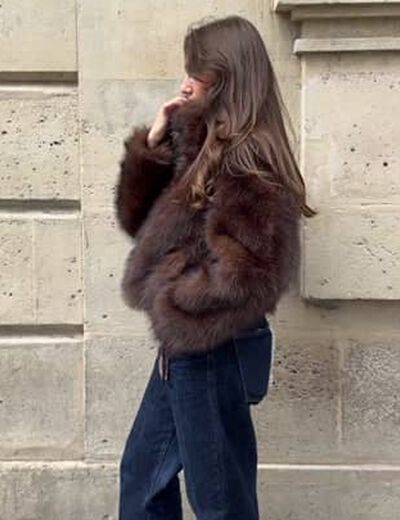 Manteau droit court fausse fourrure marron fonc&eacute;