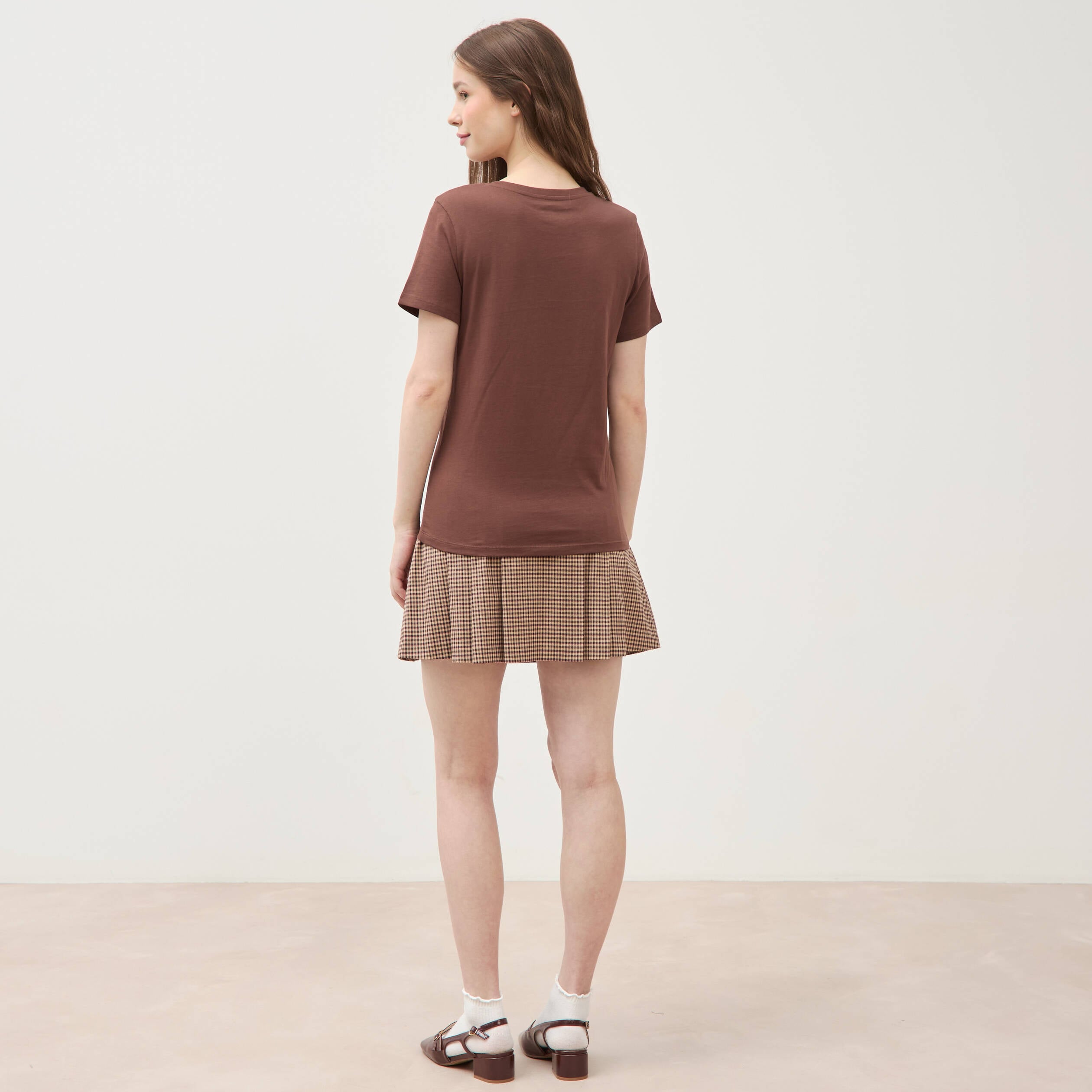 T-shirt cintr&eacute; col rond manches courtes marron fonc&eacute; femme