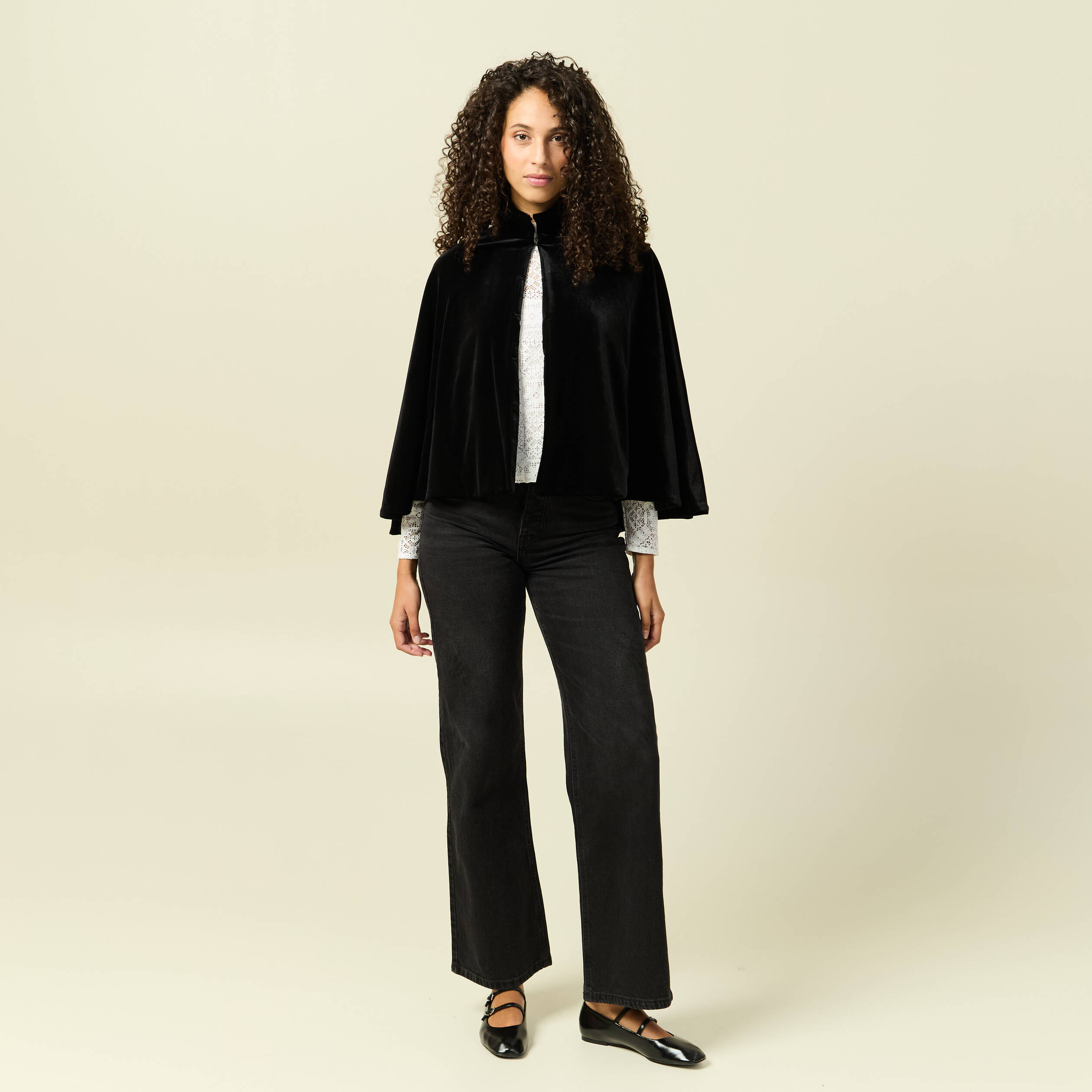Cape ajust&eacute;e sans manches effet velours noir femme